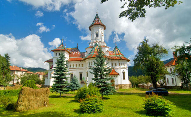 Catedrala Adormirea Maicii Domnului din orașul Cămpulung Moldovenesc, Suceava
