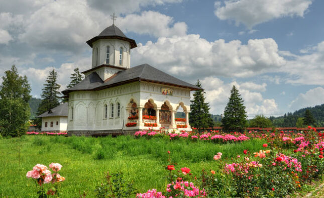 Mănăstirea Izvoru Mureșului din comuna Voșlăbeni, Hargita