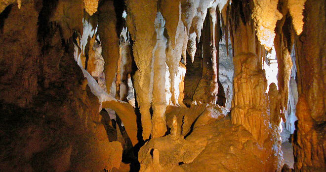 Peștera Closani din comuna Obărsia Closani, Mehedinți