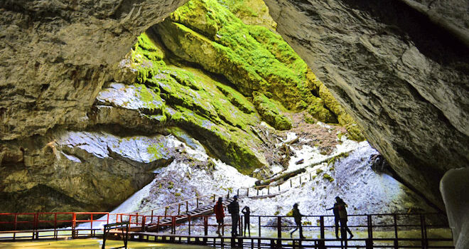 Peștera Ghețarul de la Scărișoara din comuna Gărda de Sus, Alba