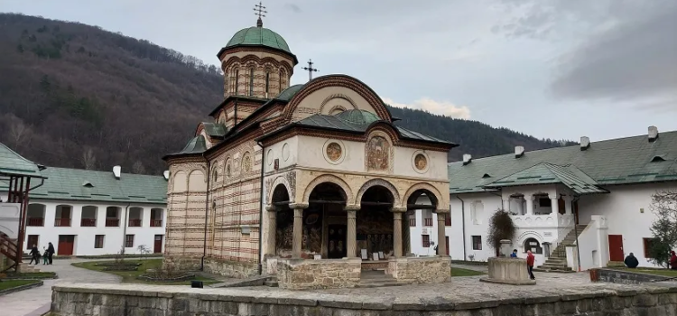 Manastirea Cozia din orașul Călimănești