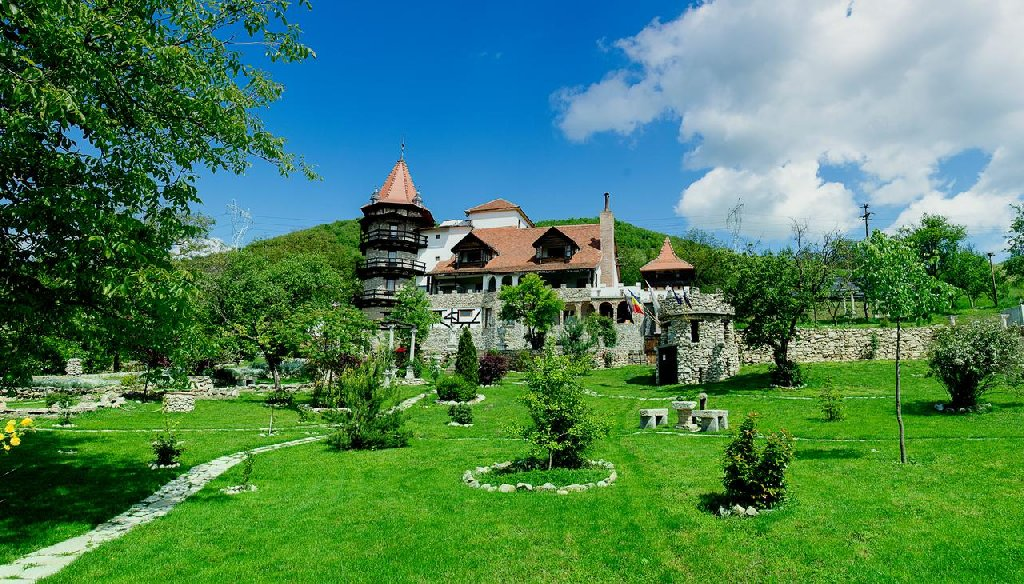Castelul Lupilor – Experiență unică în inima Transilvaniei Castelul Lupilor – Experiență unică în inima Transilvaniei